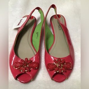 Woman’s new with tags size 6 Ellen Tracy shoes